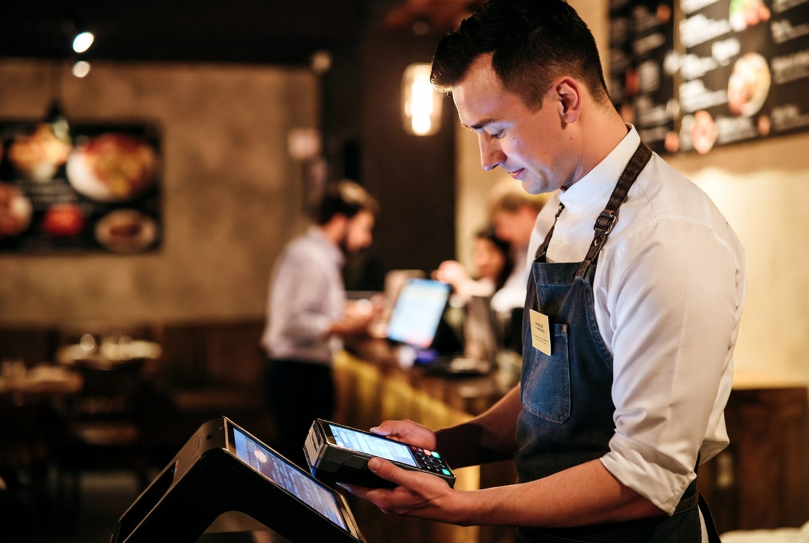 Restaurant staff using Munch Platforms POS system